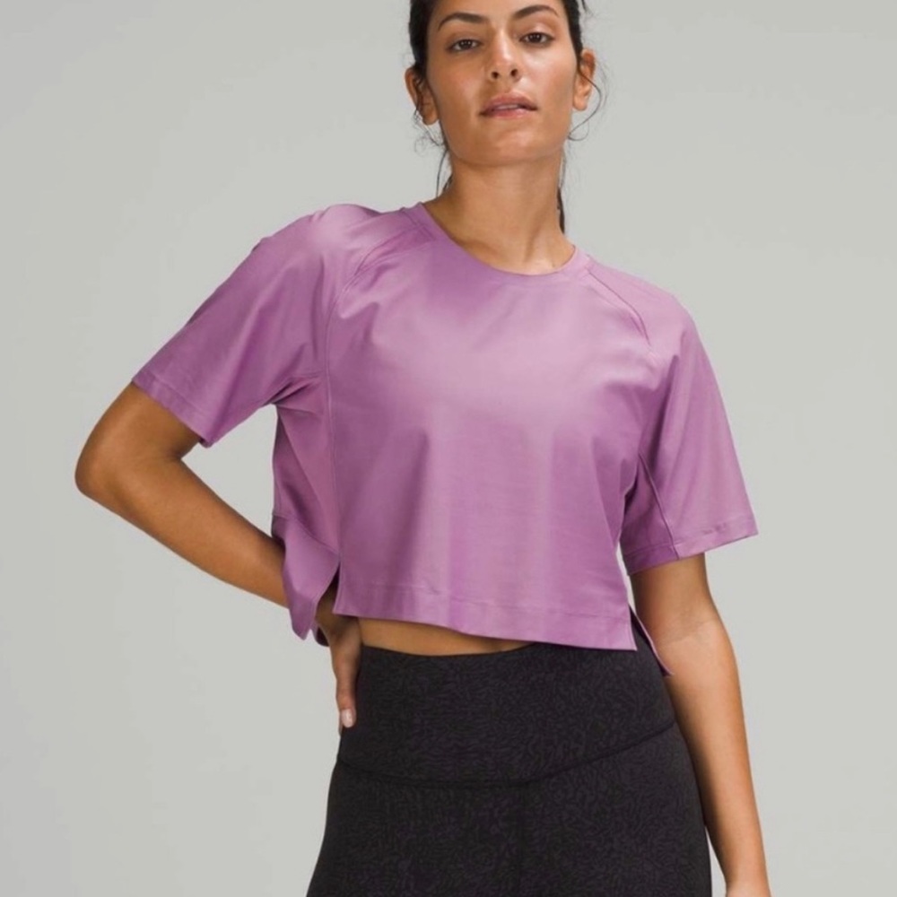 Lululemon Mesh Back Cropped Train Tshirt in Wisteria Purple, Size 8